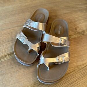 Steve Madden sandals! Girls size 4! Excellent condition!